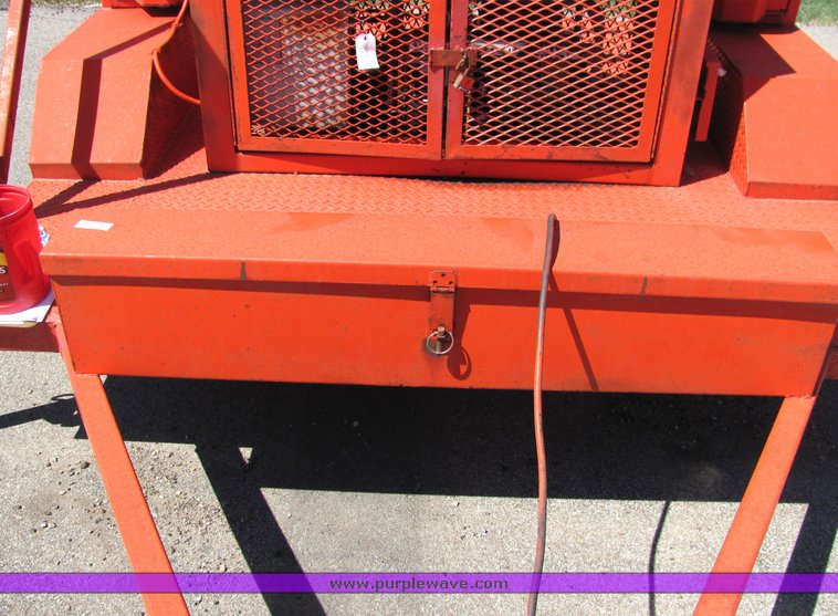 image for item 4410 1988 Wichita Steel Fabricators flashing light trailer