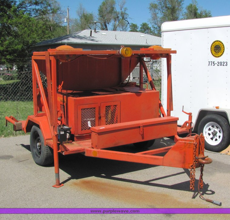 image for item 4411 1987 Wichita Steel Fabricators flashing light trailer