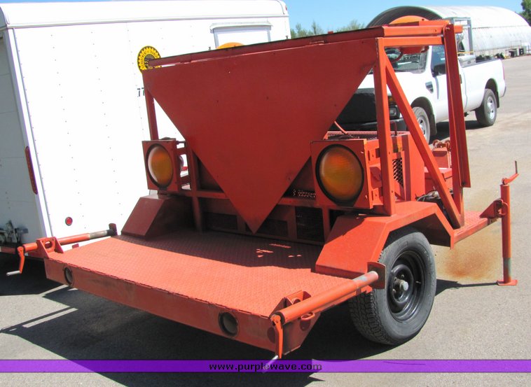 image for item 4411 1987 Wichita Steel Fabricators flashing light trailer