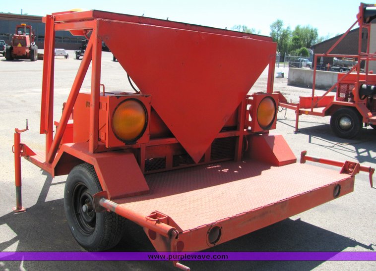 image for item 4411 1987 Wichita Steel Fabricators flashing light trailer