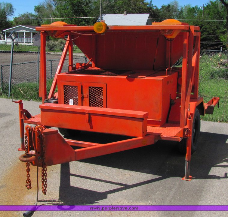image for item 4411 1987 Wichita Steel Fabricators flashing light trailer