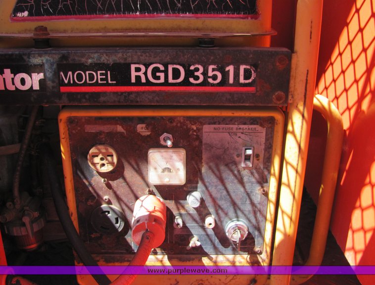 image for item 4411 1987 Wichita Steel Fabricators flashing light trailer