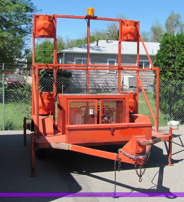 image for item 4412 1988 Wichita Steel Fabricators flashing light trailer