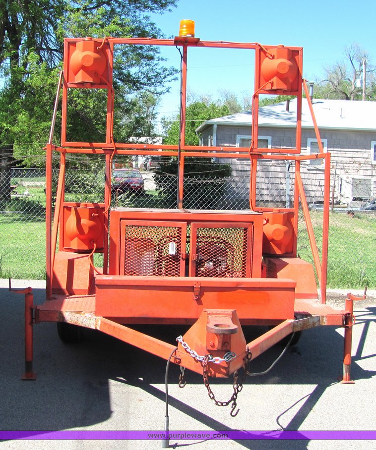 image for item 4412 1988 Wichita Steel Fabricators flashing light trailer