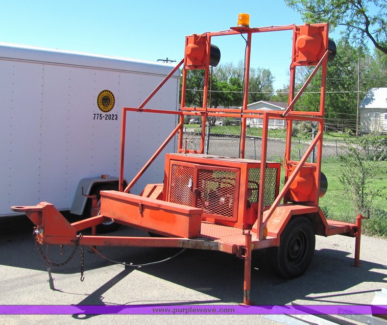 image for item 4412 1988 Wichita Steel Fabricators flashing light trailer