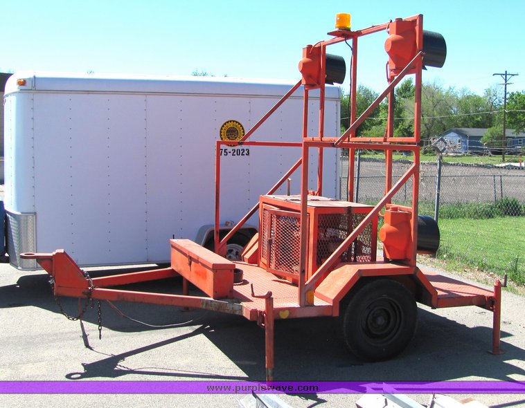 image for item 4412 1988 Wichita Steel Fabricators flashing light trailer