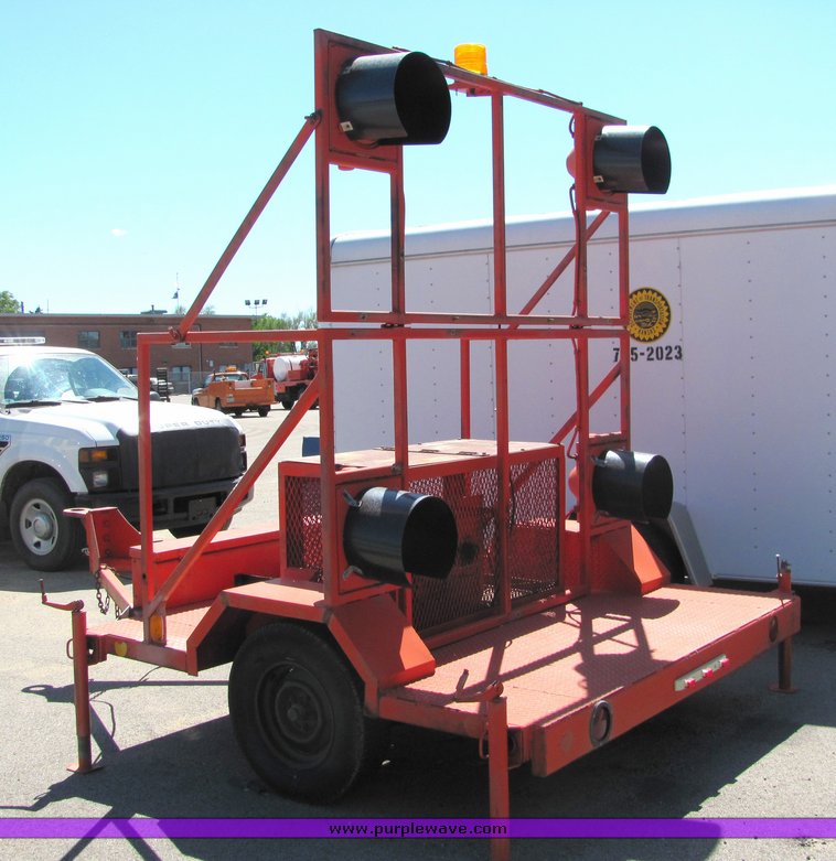 image for item 4412 1988 Wichita Steel Fabricators flashing light trailer