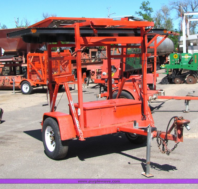 image for item 4414 1997 Winko Sunray arrow board trailer