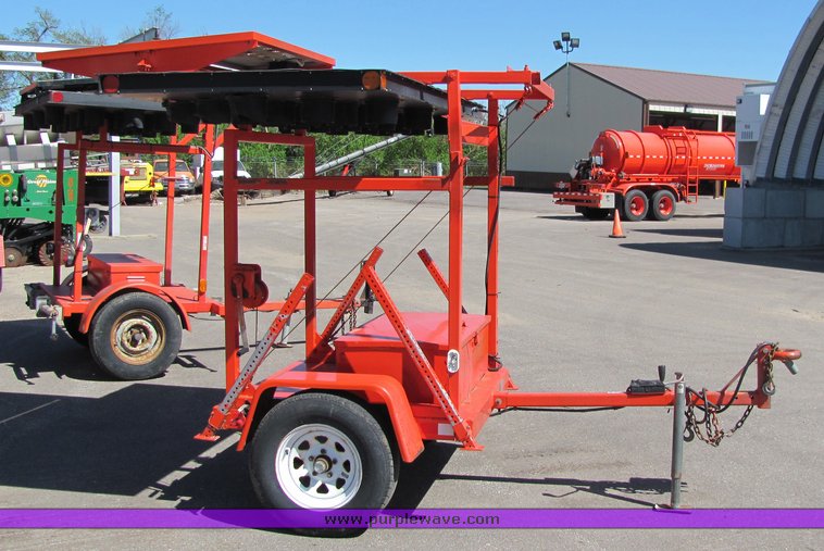 image for item 4414 1997 Winko Sunray arrow board trailer