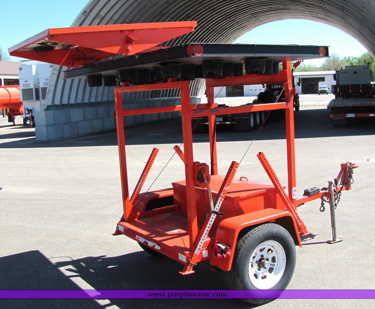 image for item 4414 1997 Winko Sunray arrow board trailer