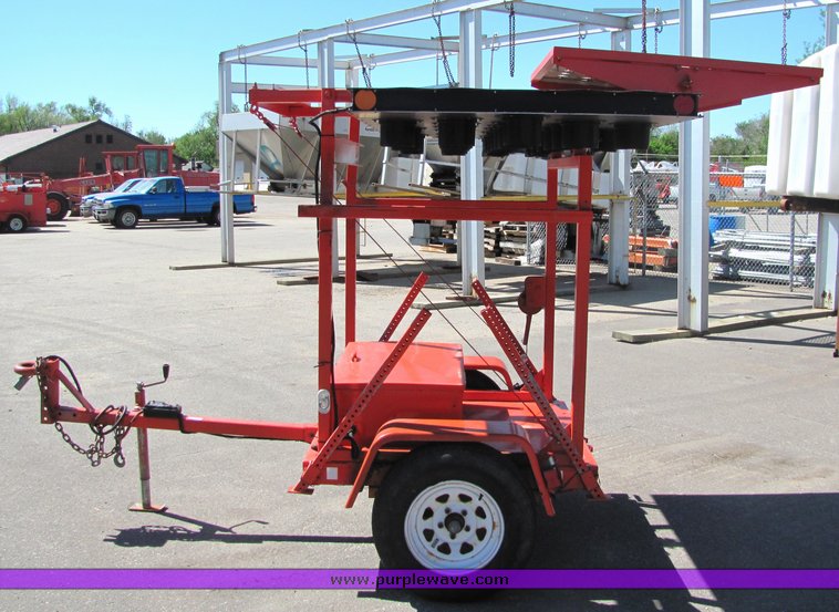 image for item 4414 1997 Winko Sunray arrow board trailer