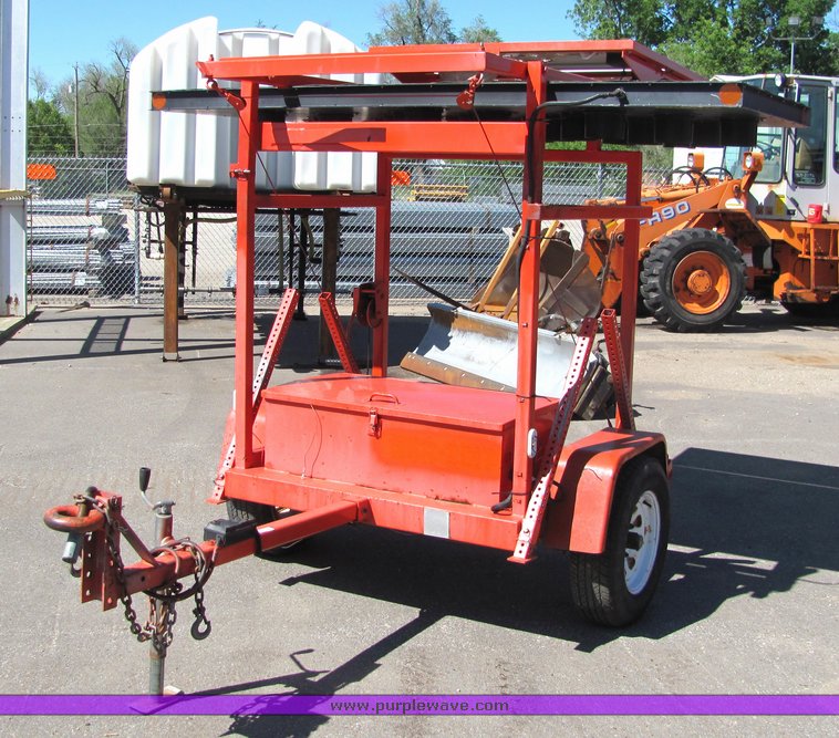 image for item 4414 1997 Winko Sunray arrow board trailer