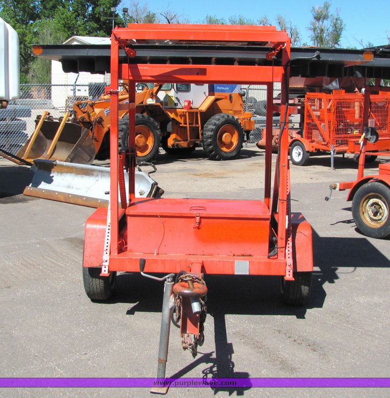 image for item 4414 1997 Winko Sunray arrow board trailer