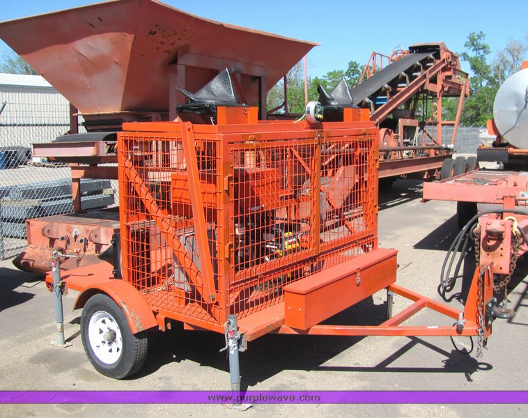 image for item 4417 2002 Lucas flashing light trailer