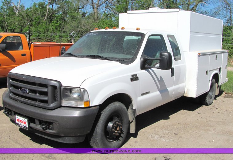 image for item 4418 2003 Ford F-350 utility bed truck