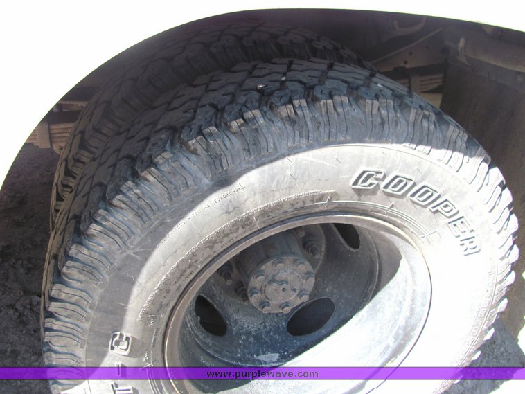 image for item 4418 2003 Ford F-350 utility bed truck