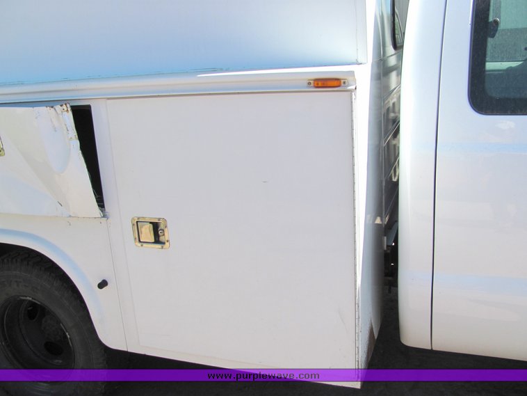 image for item 4418 2003 Ford F-350 utility bed truck
