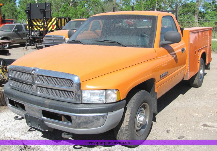 image for item 4419 2001 Dodge Ram 2500 utility bed truck