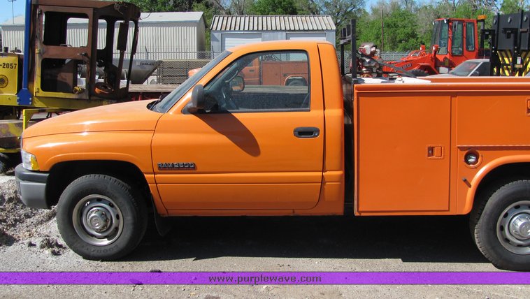 image for item 4419 2001 Dodge Ram 2500 utility bed truck