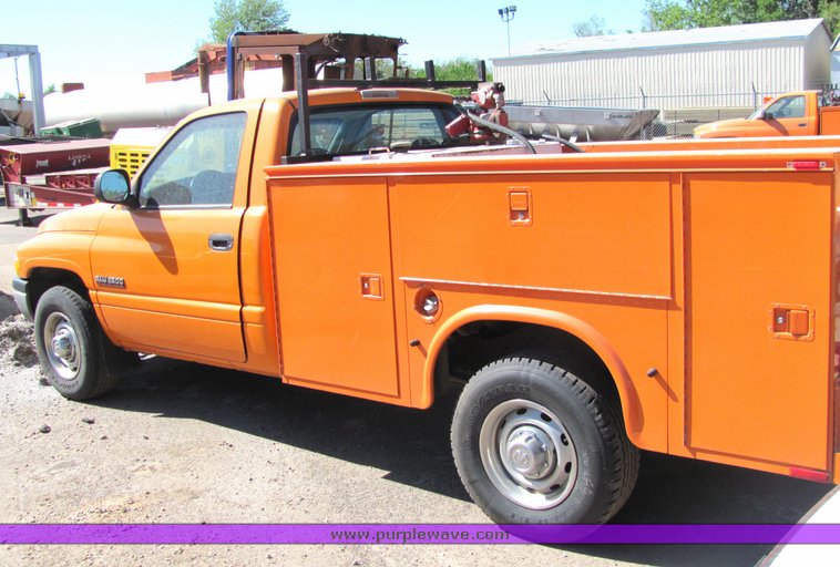 image for item 4419 2001 Dodge Ram 2500 utility bed truck