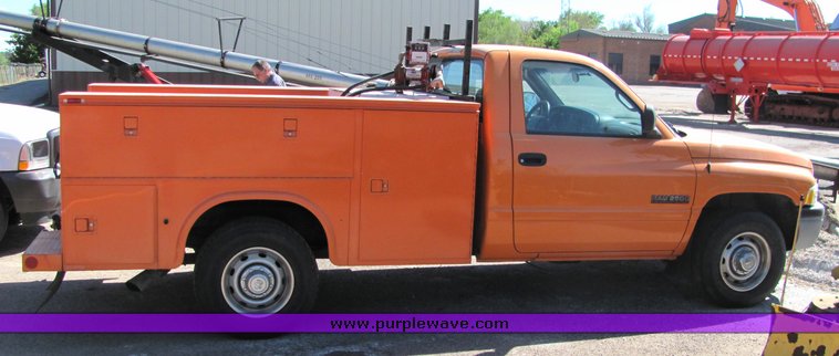 image for item 4419 2001 Dodge Ram 2500 utility bed truck
