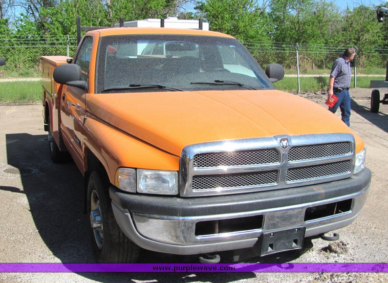 image for item 4419 2001 Dodge Ram 2500 utility bed truck