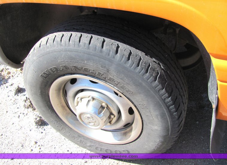 image for item 4419 2001 Dodge Ram 2500 utility bed truck