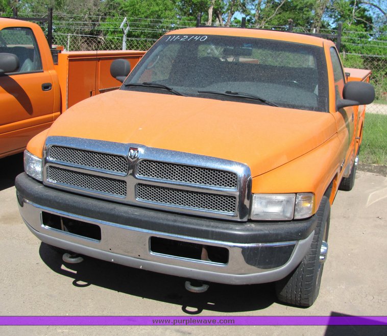 image for item 4420 2001 Dodge Ram 2500 utility bed truck