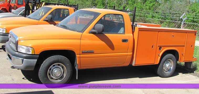 image for item 4420 2001 Dodge Ram 2500 utility bed truck