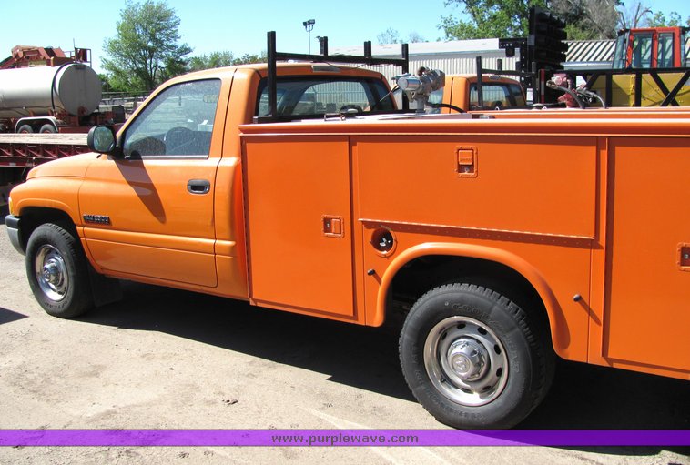 image for item 4420 2001 Dodge Ram 2500 utility bed truck