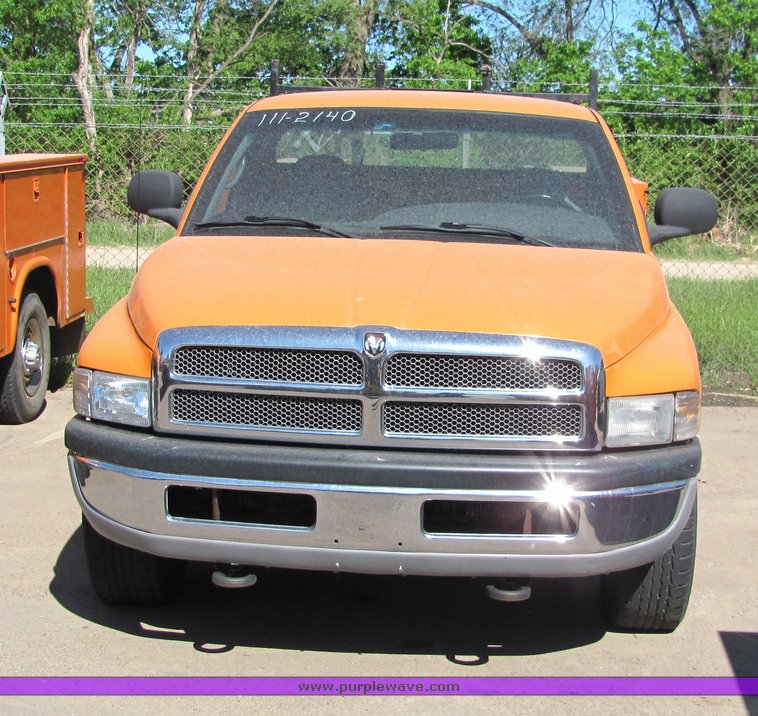 image for item 4420 2001 Dodge Ram 2500 utility bed truck