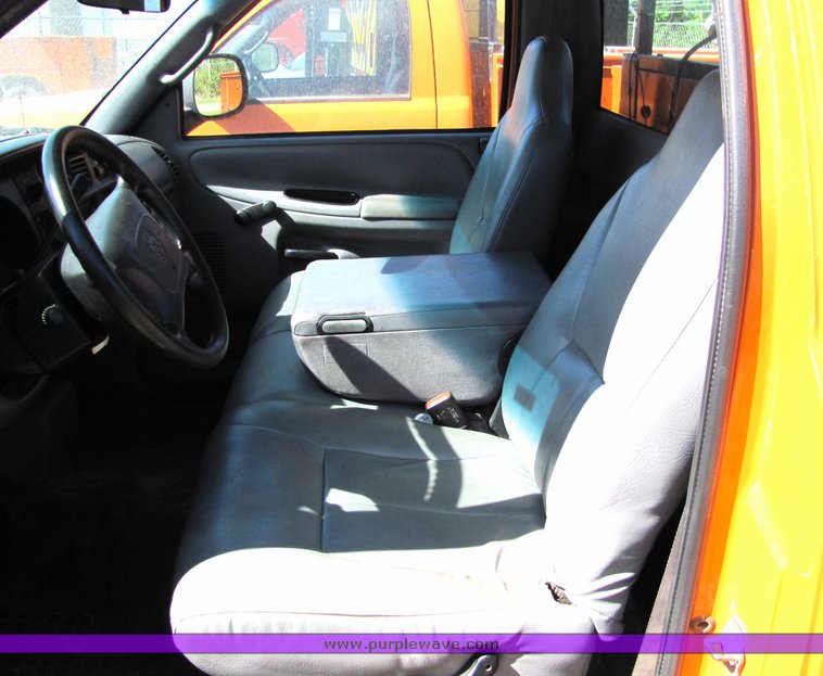 image for item 4420 2001 Dodge Ram 2500 utility bed truck