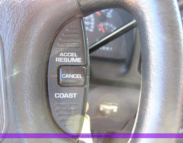 image for item 4420 2001 Dodge Ram 2500 utility bed truck