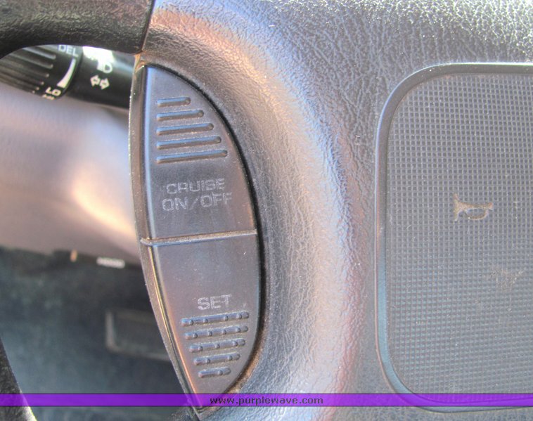 image for item 4420 2001 Dodge Ram 2500 utility bed truck