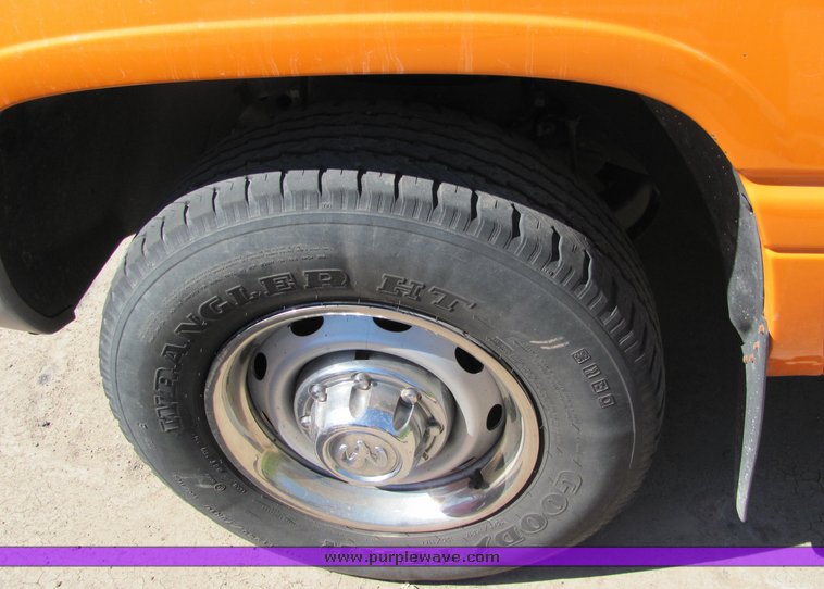 image for item 4420 2001 Dodge Ram 2500 utility bed truck