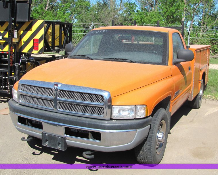 image for item 4421 2001 Dodge Ram 2500 utility bed truck