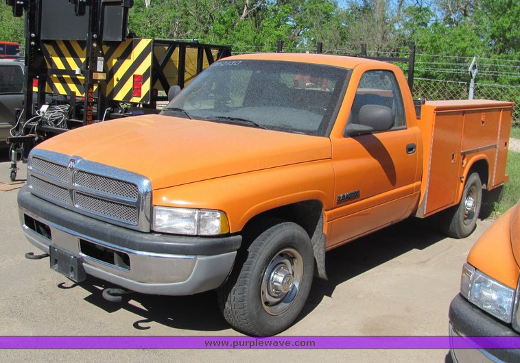 image for item 4421 2001 Dodge Ram 2500 utility bed truck
