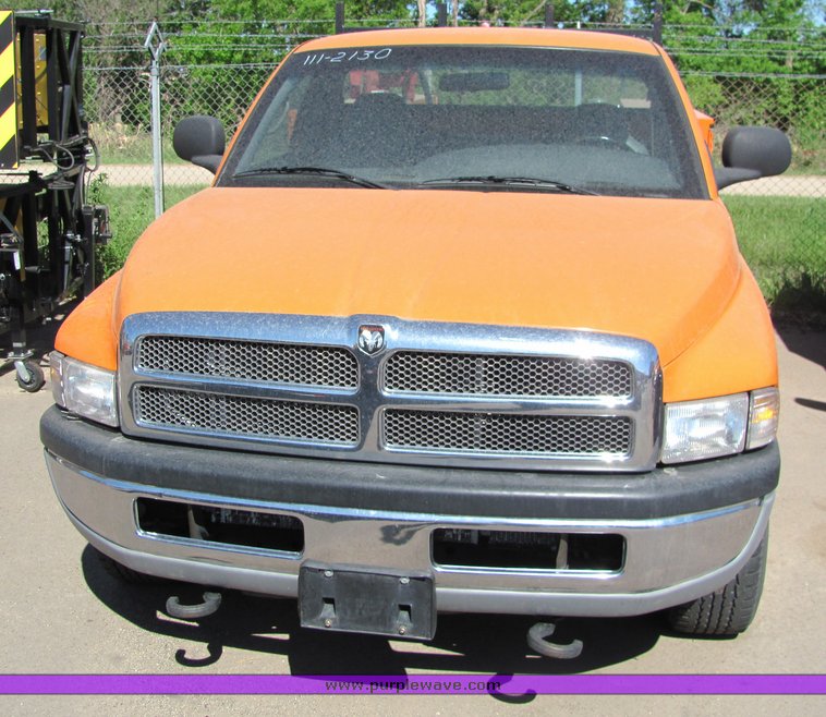image for item 4421 2001 Dodge Ram 2500 utility bed truck
