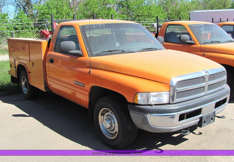 image for item 4421 2001 Dodge Ram 2500 utility bed truck