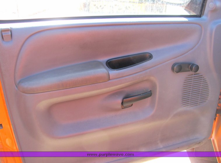 image for item 4421 2001 Dodge Ram 2500 utility bed truck