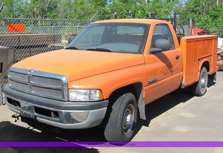 image for item 4422 2001 Dodge Ram 2500 utility bed truck