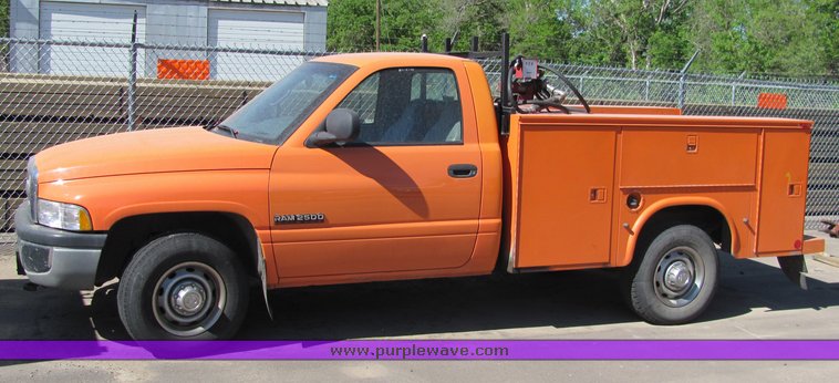 image for item 4422 2001 Dodge Ram 2500 utility bed truck