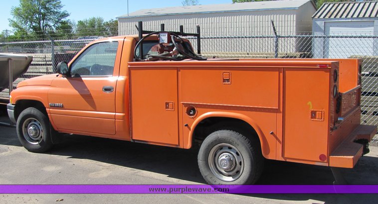 image for item 4422 2001 Dodge Ram 2500 utility bed truck