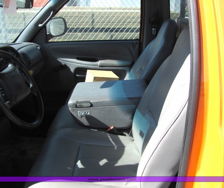 image for item 4422 2001 Dodge Ram 2500 utility bed truck