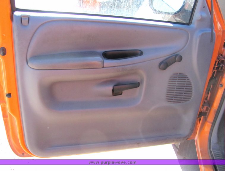 image for item 4422 2001 Dodge Ram 2500 utility bed truck