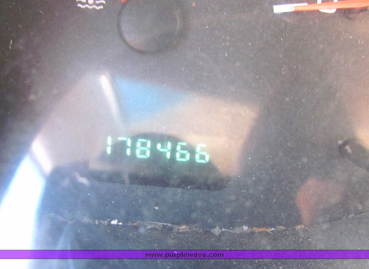 image for item 4422 2001 Dodge Ram 2500 utility bed truck