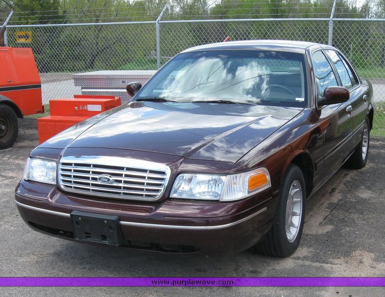 image for item 6483 2002 Ford Crown Victoria