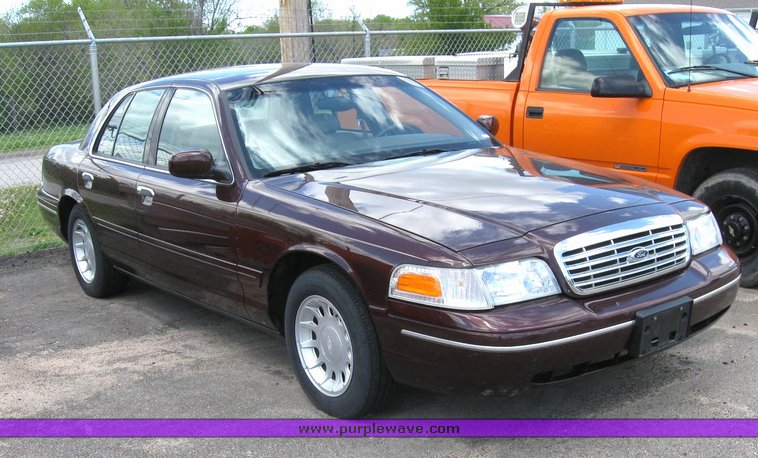 image for item 6483 2002 Ford Crown Victoria