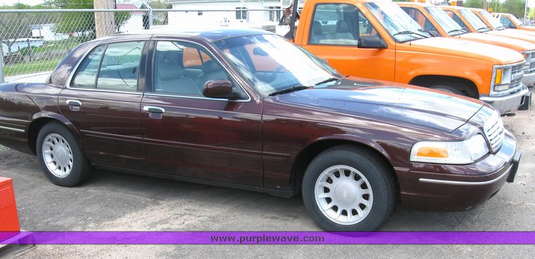 image for item 6483 2002 Ford Crown Victoria