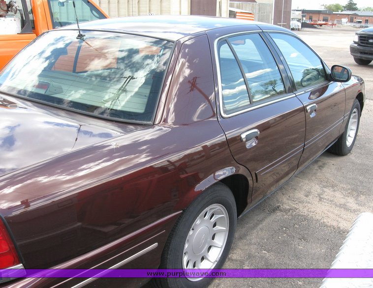 image for item 6483 2002 Ford Crown Victoria